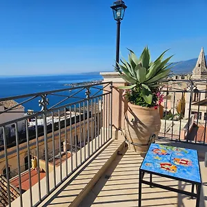 casa-turchetti.taorminaitalyhotels.com/